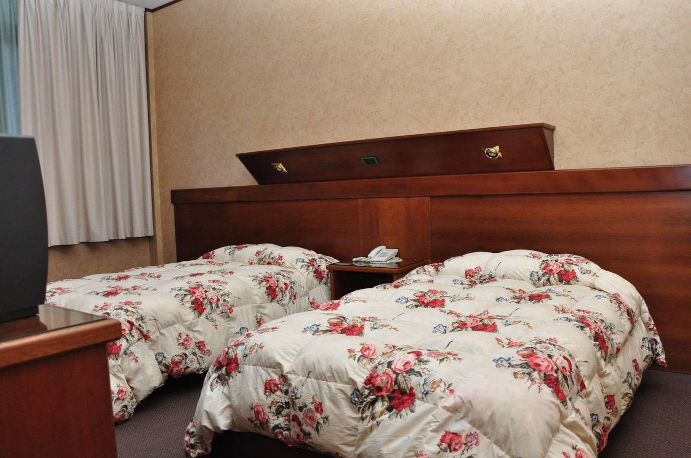 Country-Club-Room-21