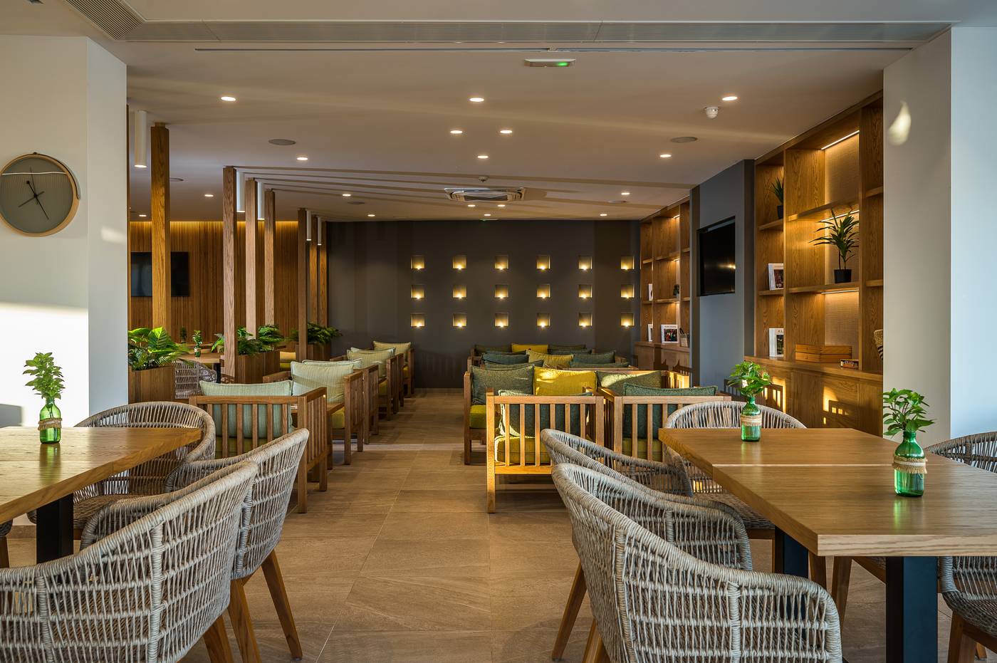 Arminda-Hotel-Bar-30