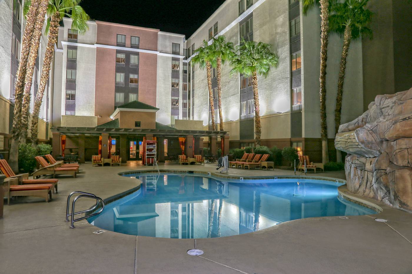 Hampton-Inn-Tropicana-General-view-2