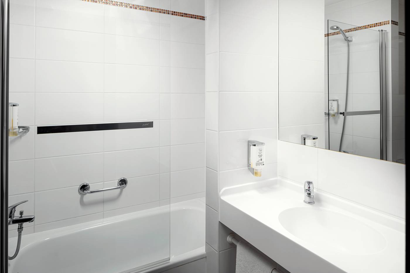 Hotel-Ambiance-Room-24