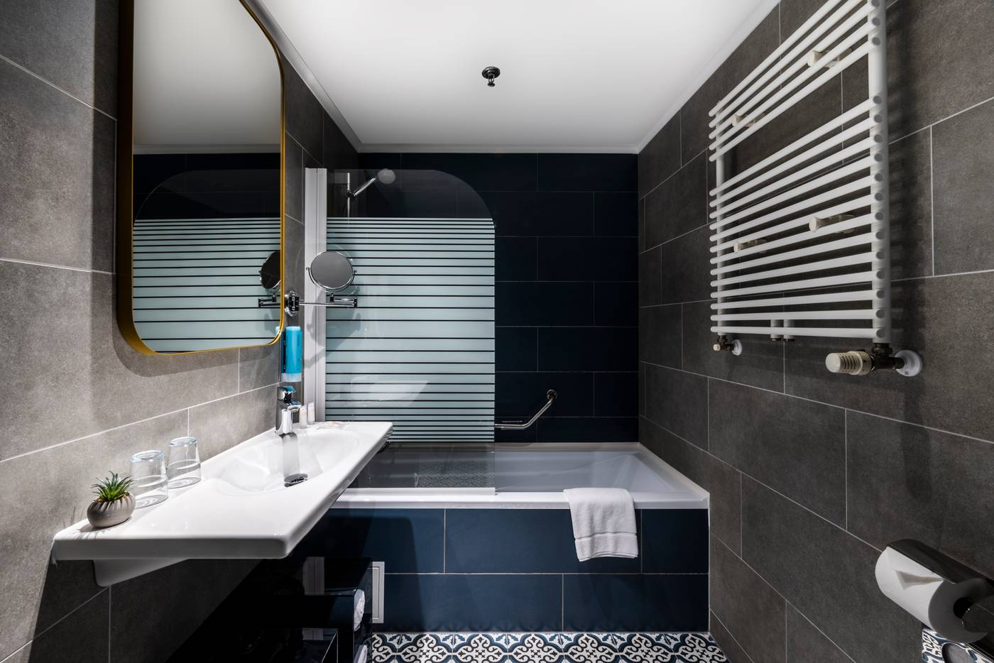 Cosmo-City-Hotel-Room-33