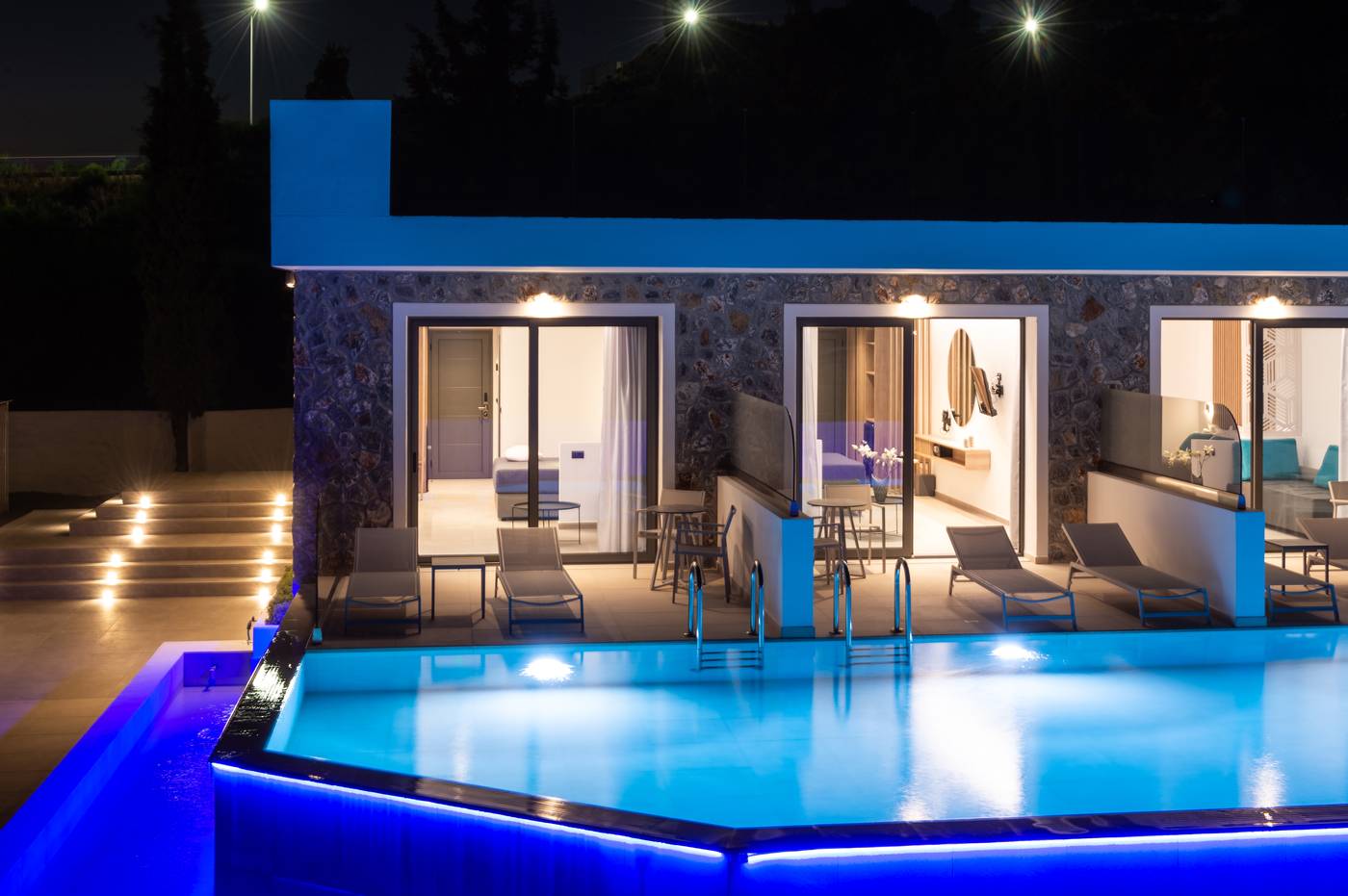 Zoes-Hotel-Room-12