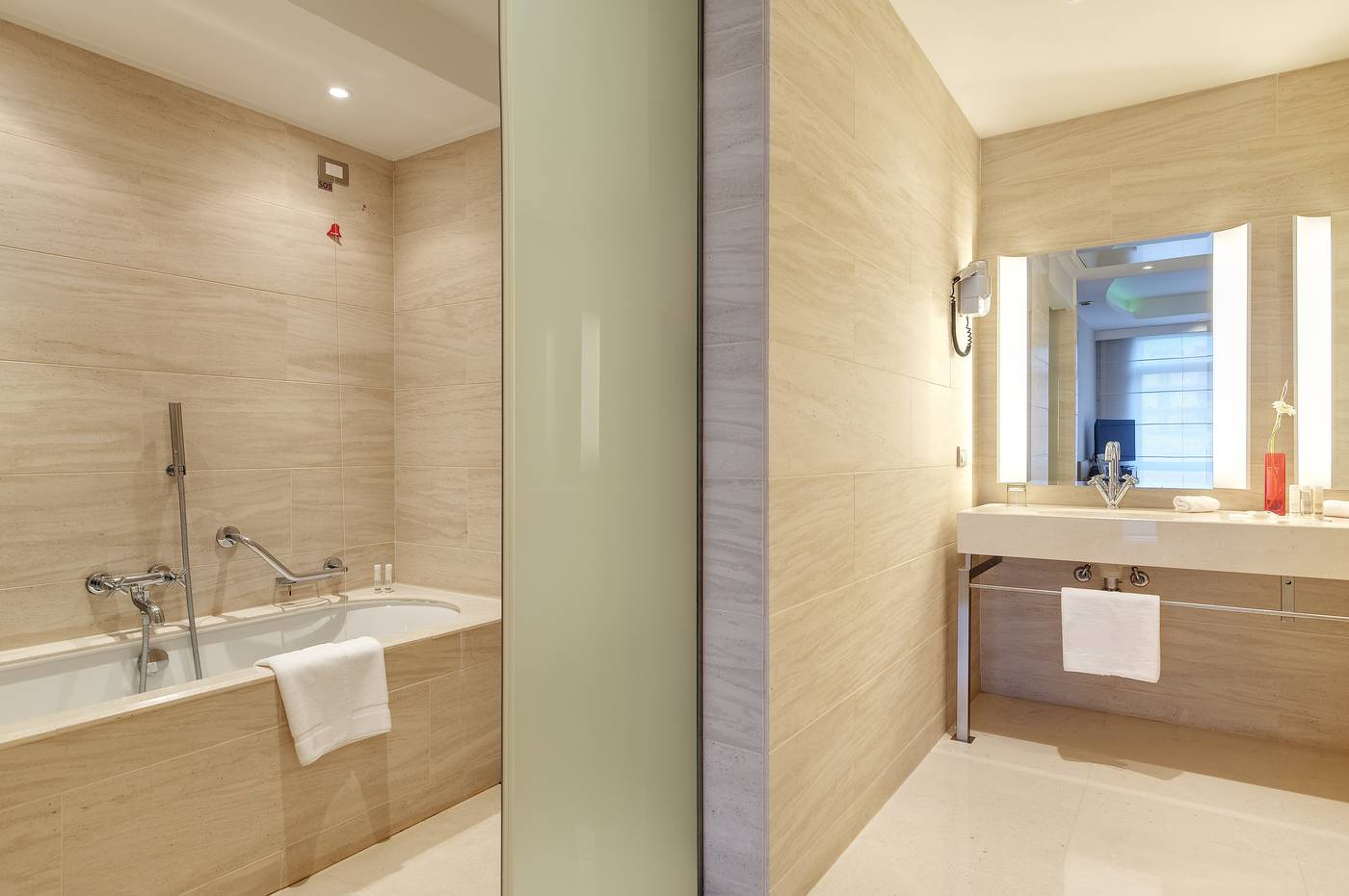 Precise-House-Mantegna-Roma-Room-39