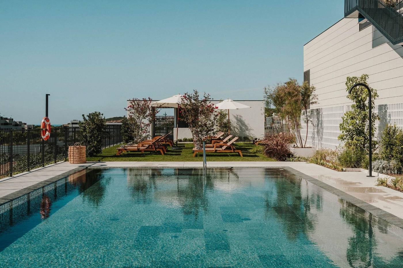 Sabatic--Sitges--Autograph-Collection-Pool-4