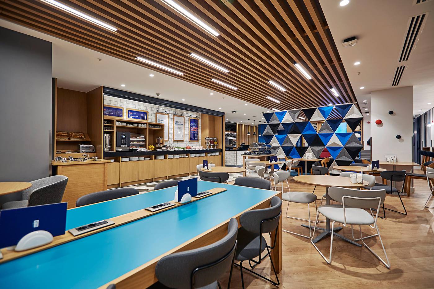 Holiday-Inn-Express-Istanbul--Atakoy-Metro-Restaurant-36