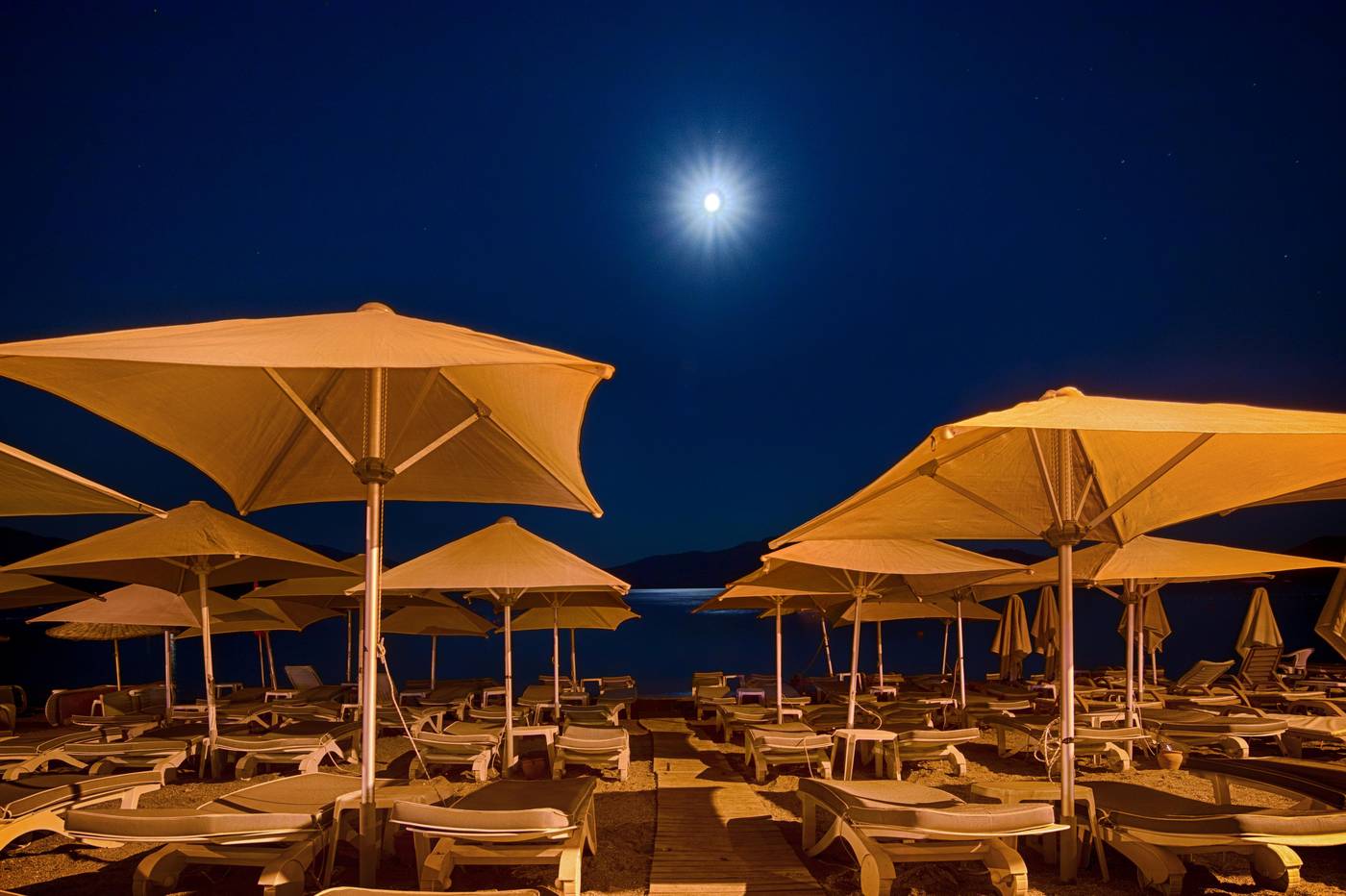 Romance-Beach-Beach-68