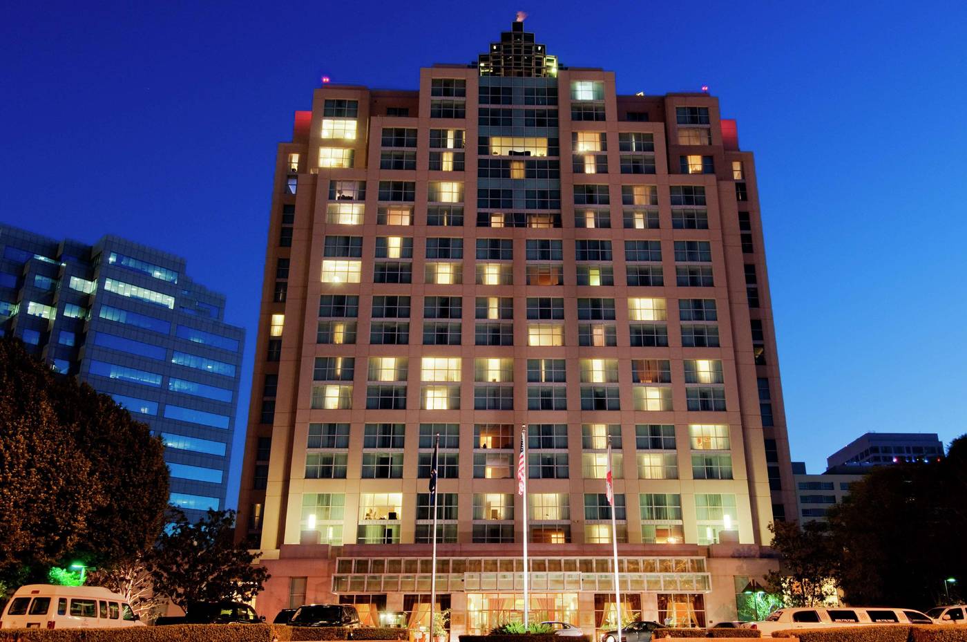 Hilton-Los-Angeles-North-Glendale---Executive-General-view-8