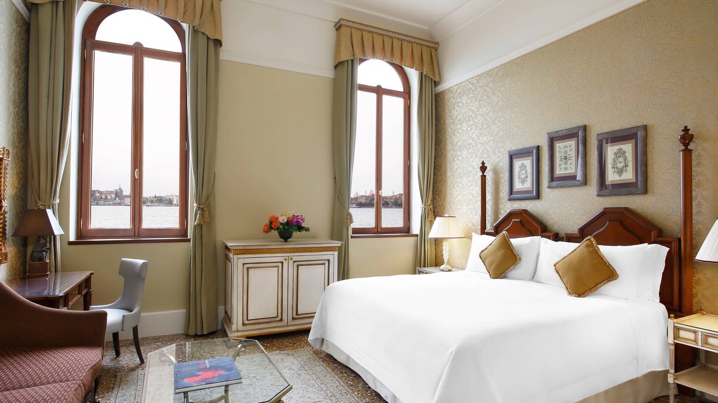 San-Clemente-Palace-Kempinski-Hotel-Venice-Room-32
