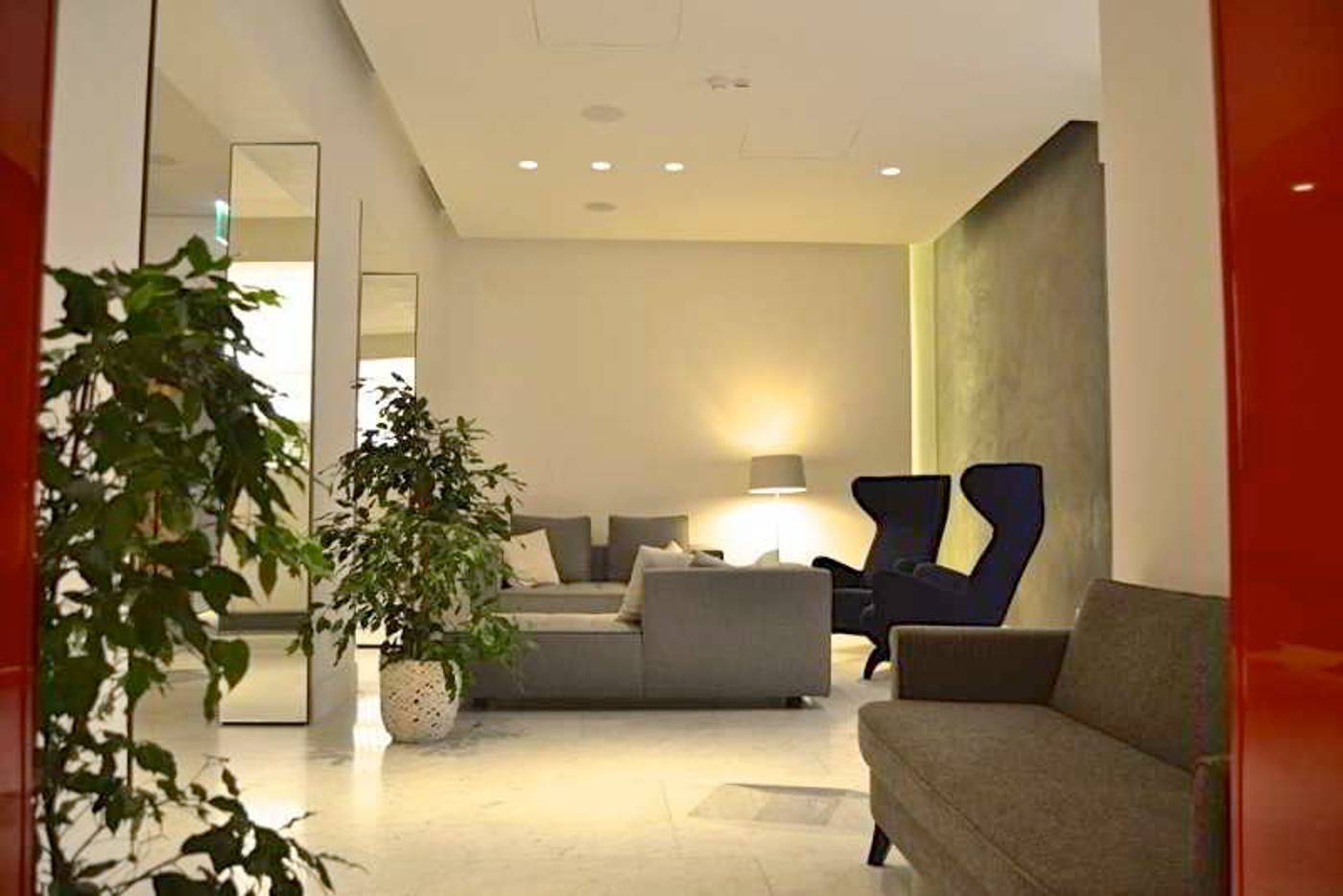 Hotel-White-Lobby-19