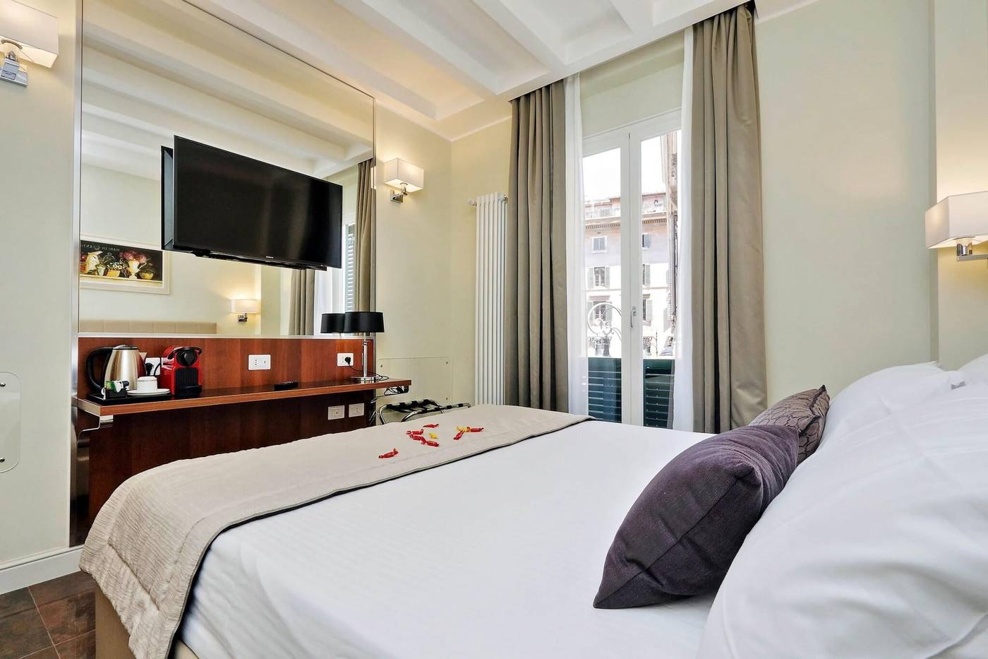 Piazza-Venezia-Grand-Suite-Room-11