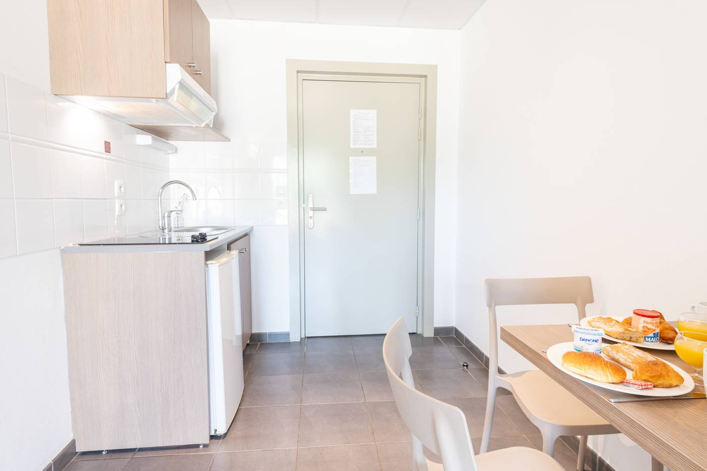 Comfort-Suites-Cannes-Mandelieu-Room-42