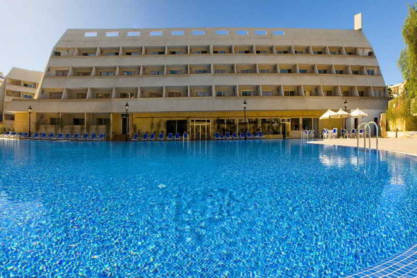 Las-Piramides-Resort-Pool-2
