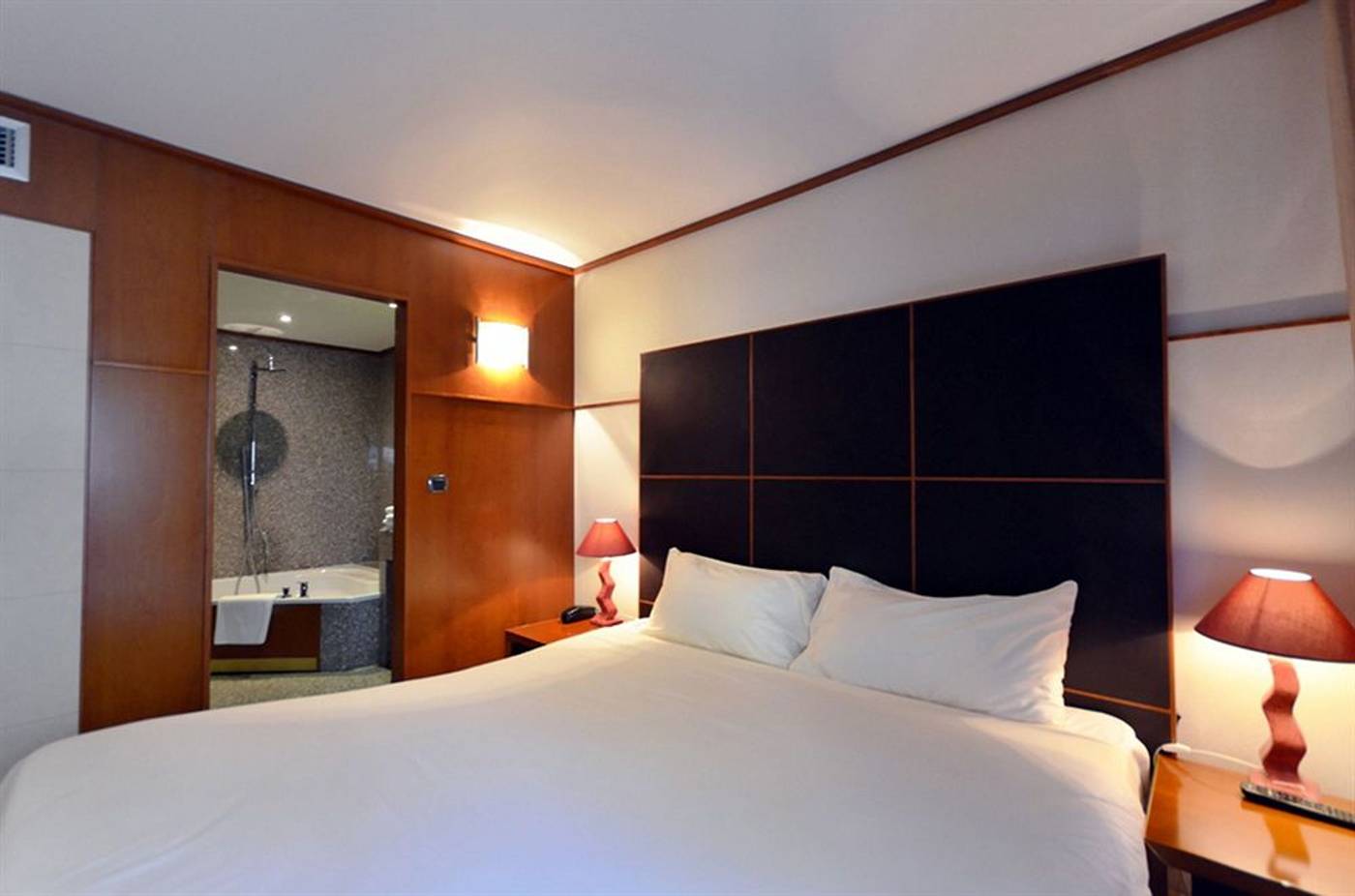 Goldstars-Resort---Suites-Room-17