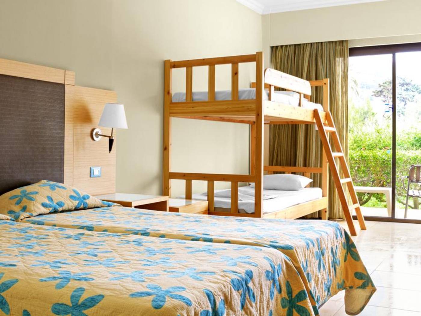 Sol-Cosmopolitan-Rhodes-Room-36