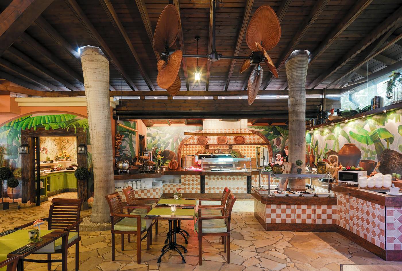 Green-Garden-Resort-and-Suites-Restaurant-31