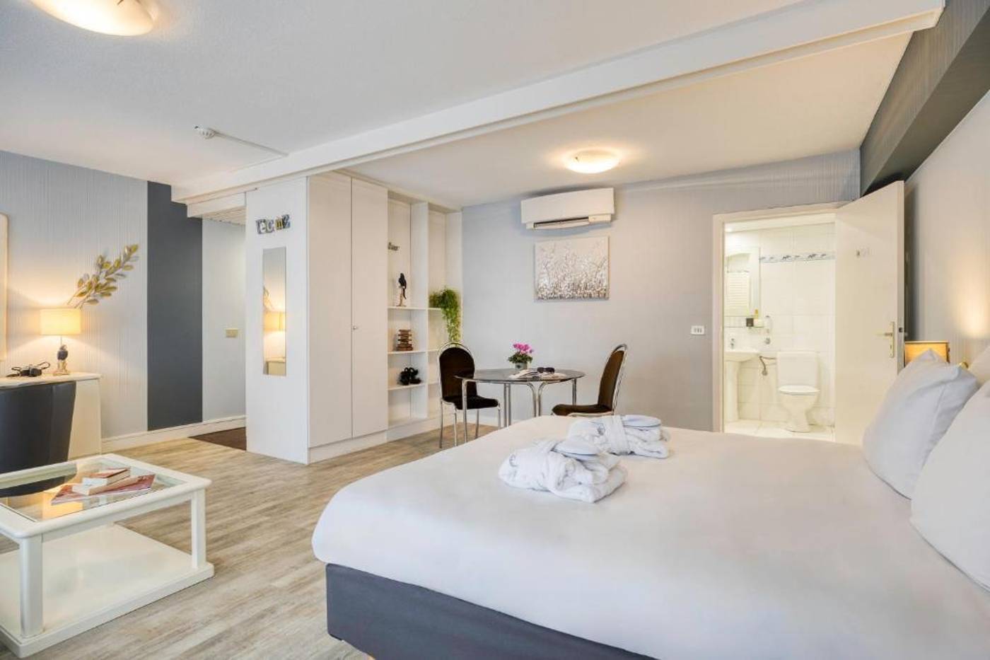 First-Euroflat-Hotel-Room-41