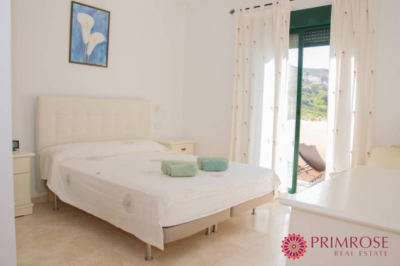 La-Almadraba-Apartments-Room-10