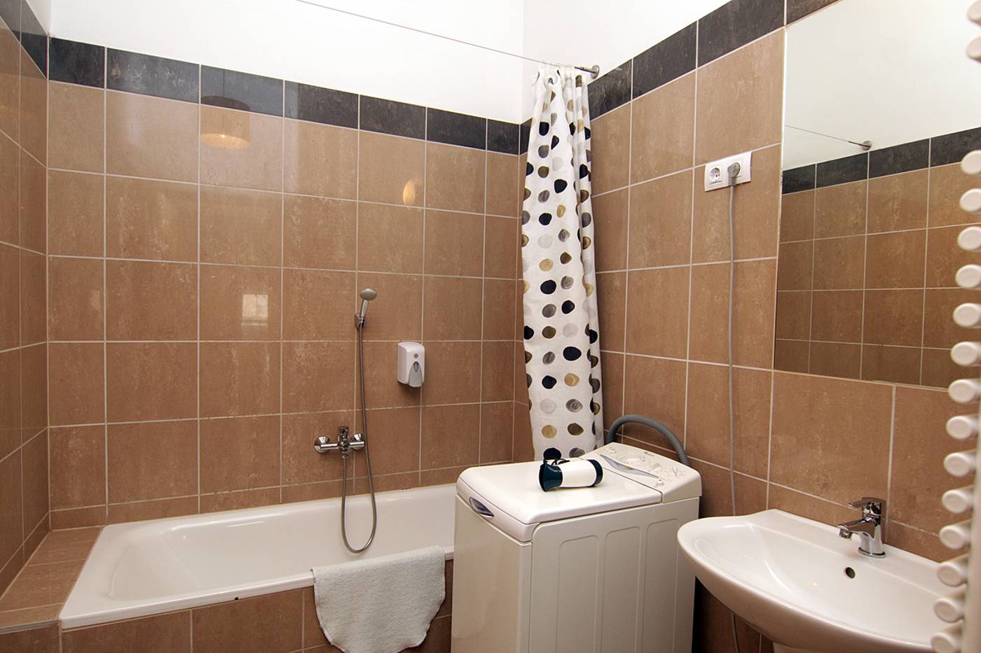 Gozsdu-Court-Room-32