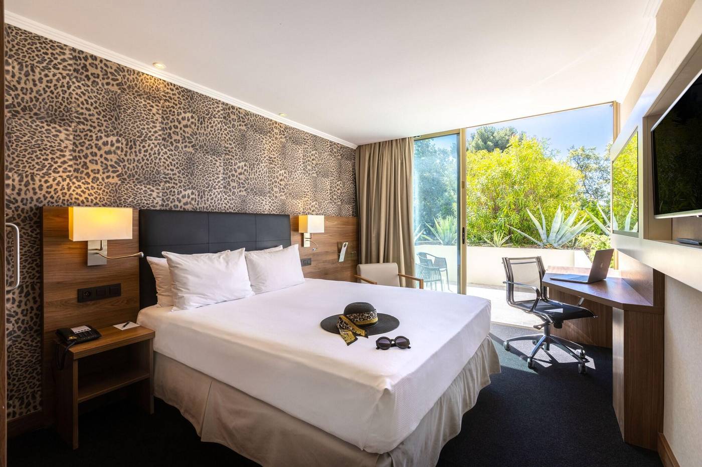 Luxotel-Cannes-Room-17
