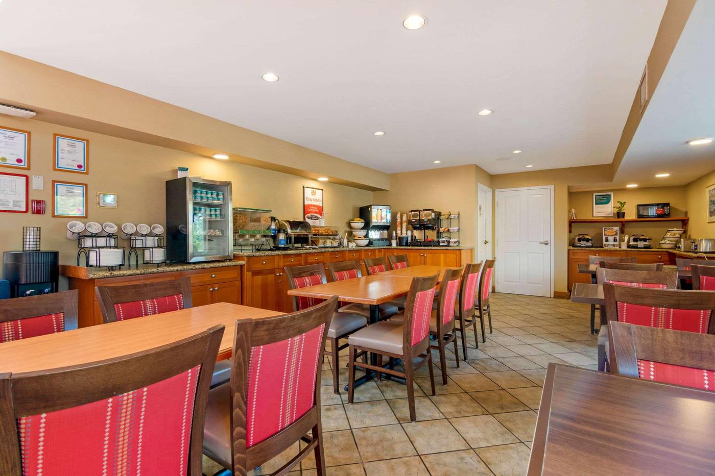 Econo-Lodge-Inn---Suites-N--Vancouver-Restaurant-12