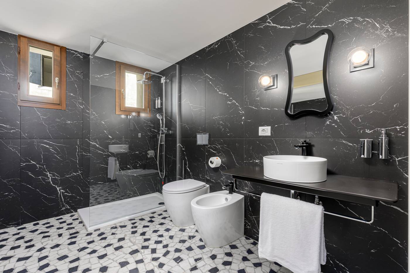 Palazzo-Dei-Fiori-By-Room-Mate-Room-75