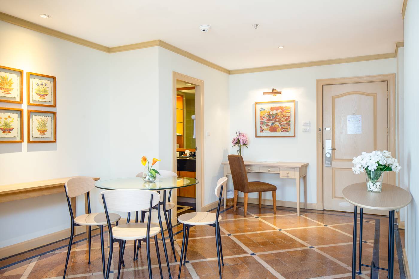 Riverfront-Bangkok-Room-13