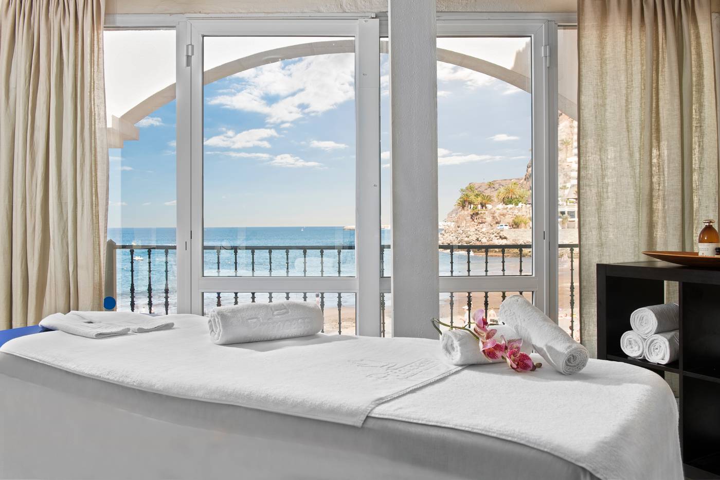 TUI-BLUE-Suite-Princess--Adults-Only--Sports-and-Entertainment-52