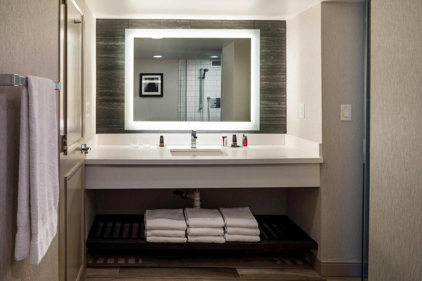 Boston-Marriott-Newton-Room-20