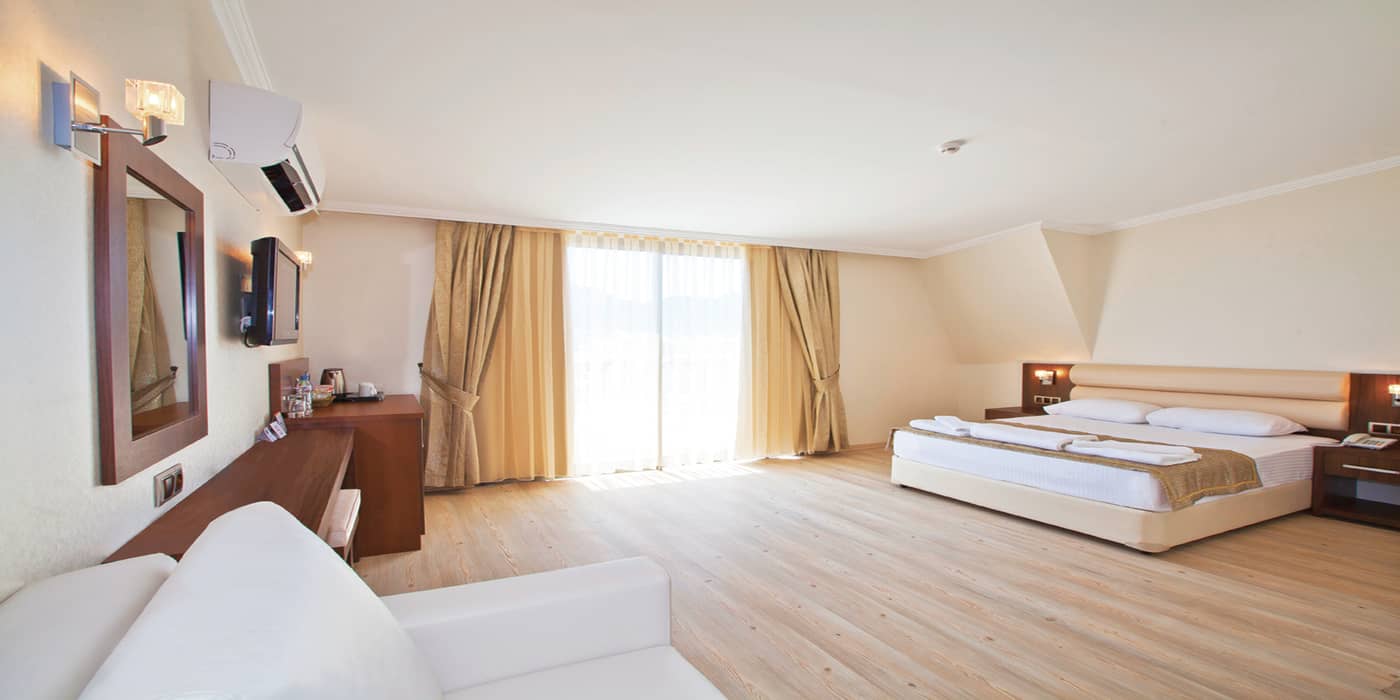 Malibu-Beach-Hotel-Room-15