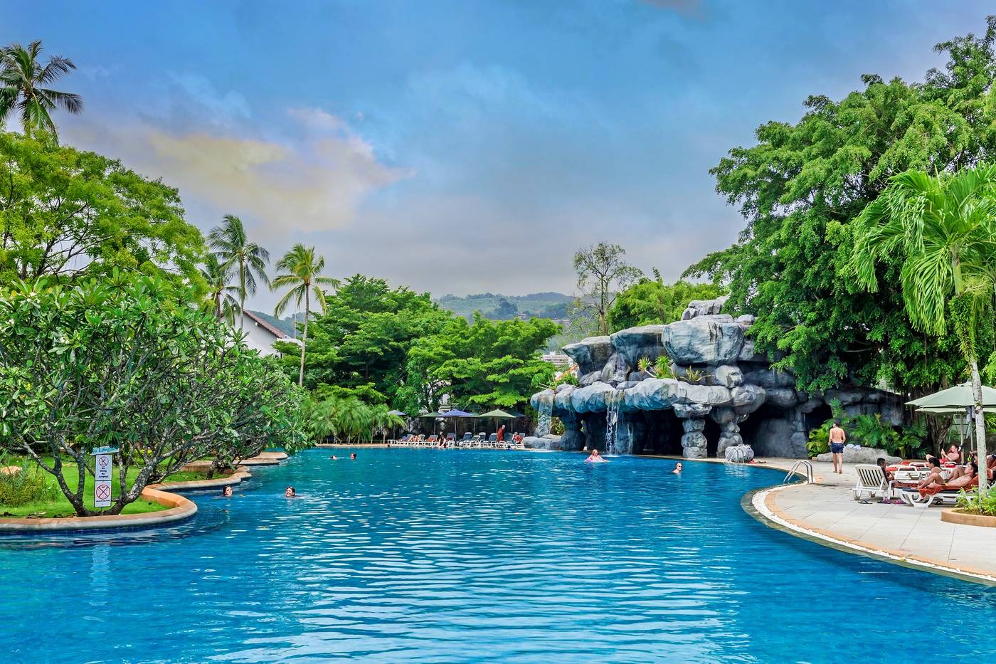 Duangjitt-Resort-Pool-2