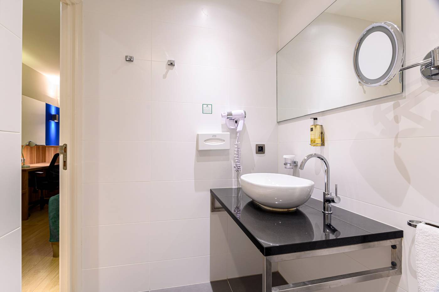 Holiday-Inn-Brussels-Schuman-Room-41