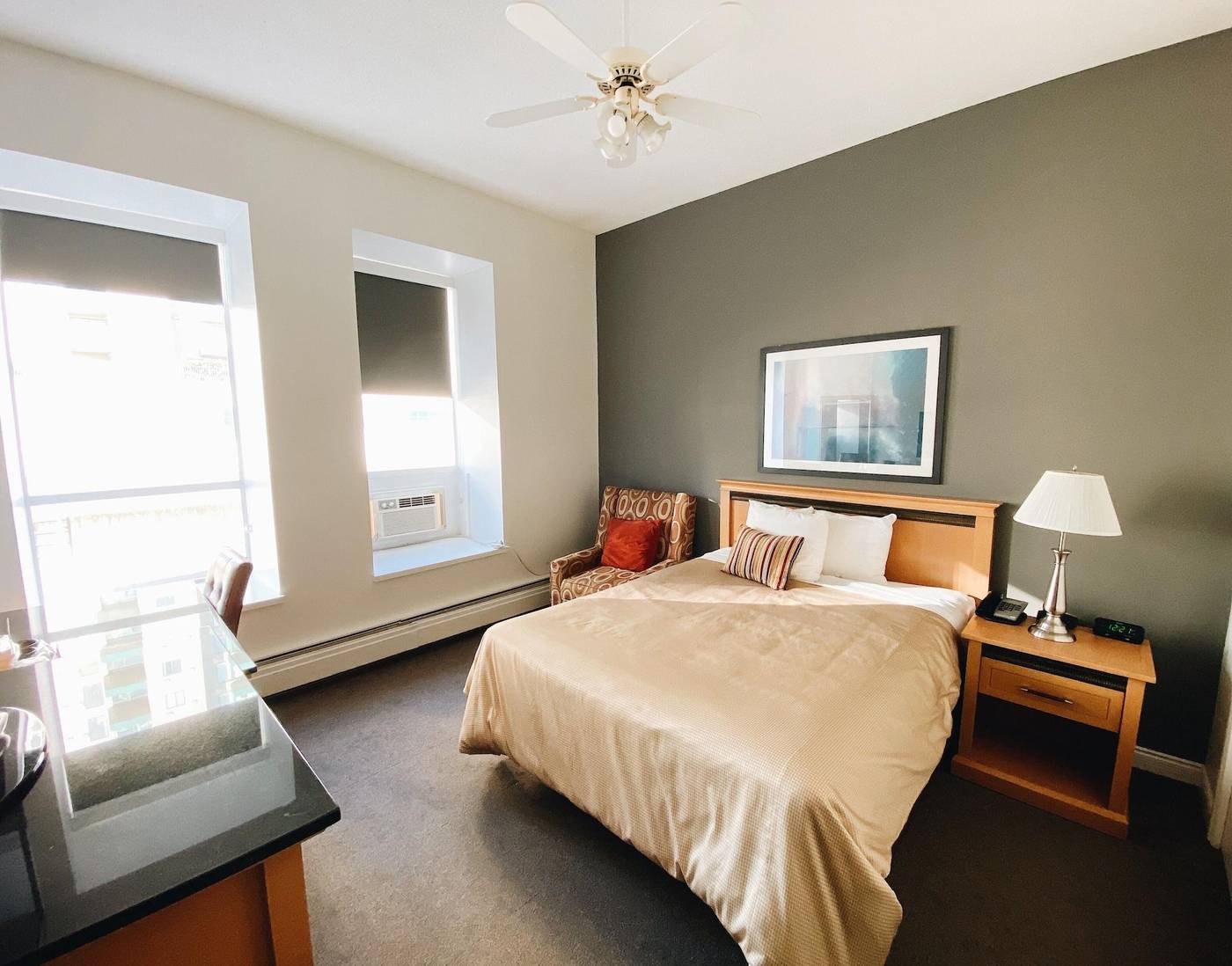 The-Met-New-Westminster-Room-9