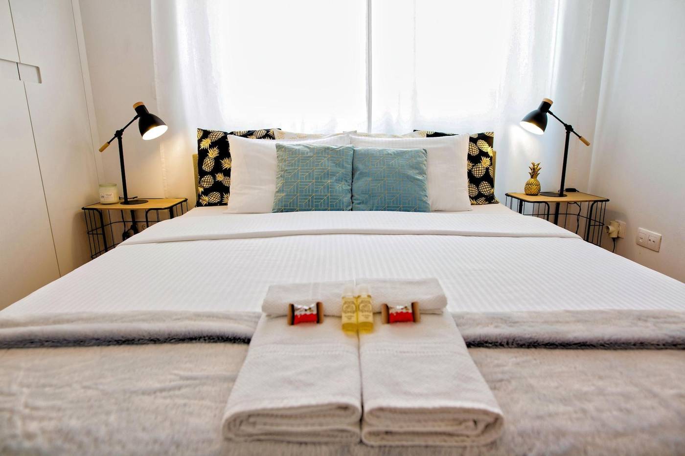 Industrial-Lisbon-Apartment---Adults-Only-Room-18