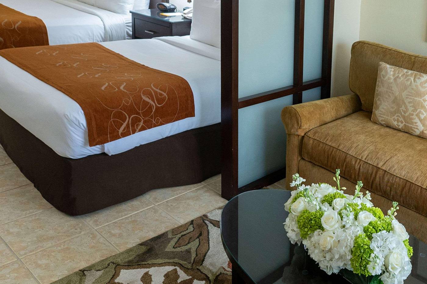 Comfort-Suites-Paradise-Island-Room-31