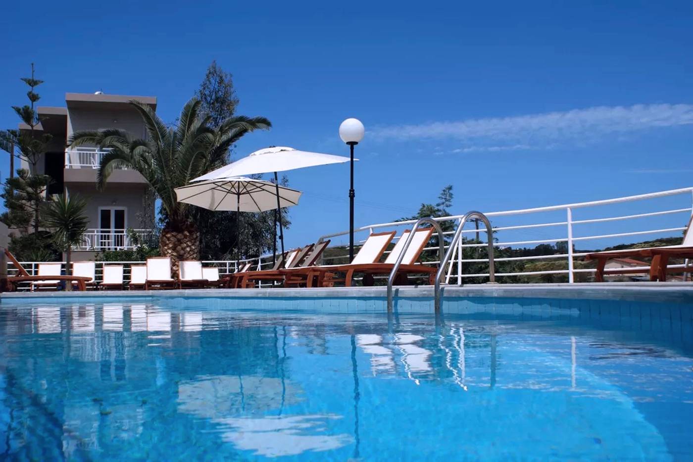 Pelagia-Bay-Pool-10