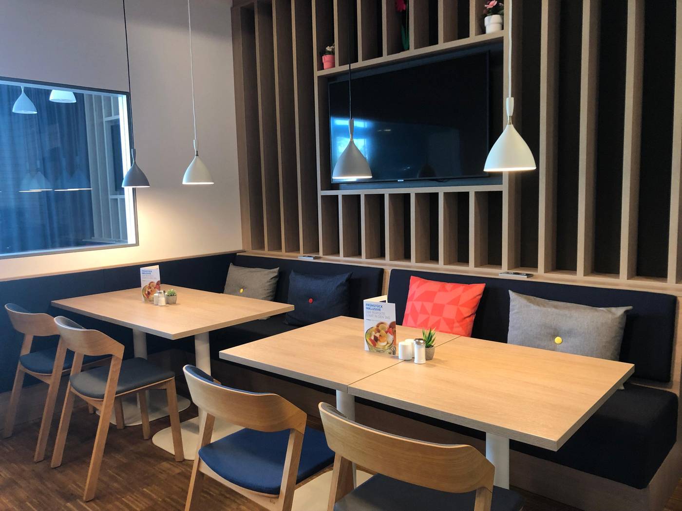 Holiday-Inn-Express-Munich---Olympiapark-Restaurant-24