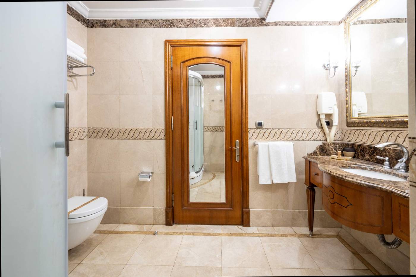 The-Central-Palace-Boutique-Room-35