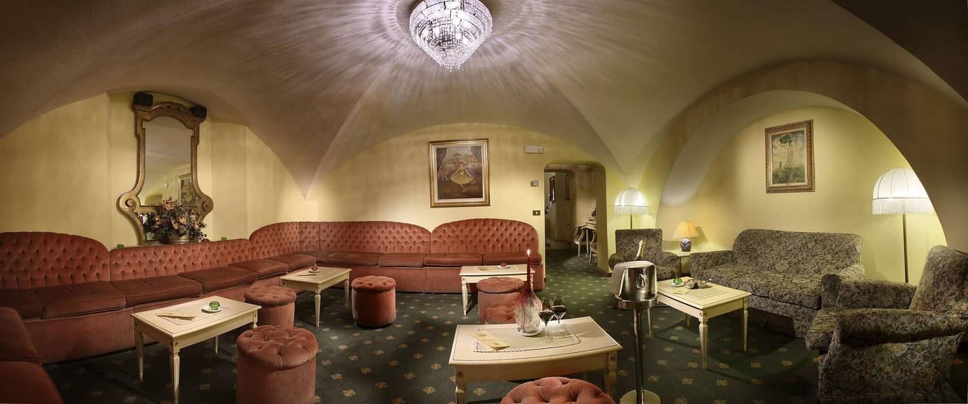 Grand-Hotel-Plaza-E-Locanda-Maggiore-Bar-11