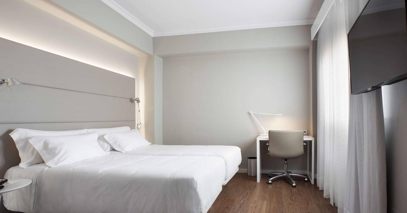 NH-Las-Palmas-Playa-las-Canteras-Room-10