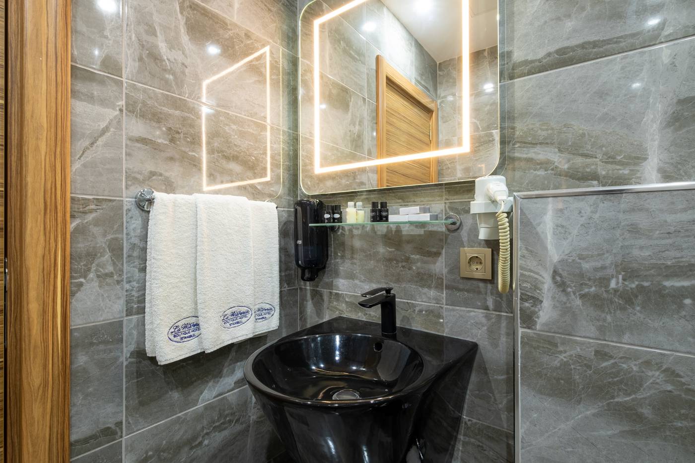 La-Wisteria-Boutique-Hotel-Room-35