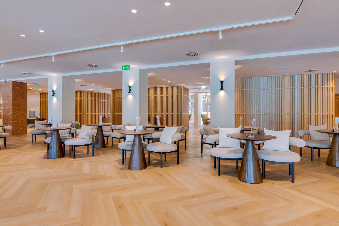 Falesia-Hotel---Adults-Only-Bar-34