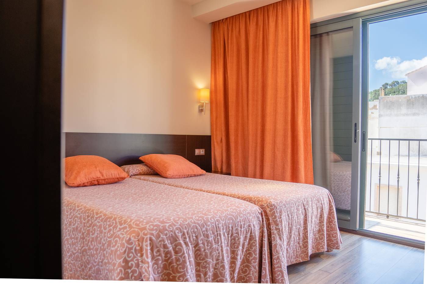 Loar-Ferreries-Apartments-Room-10