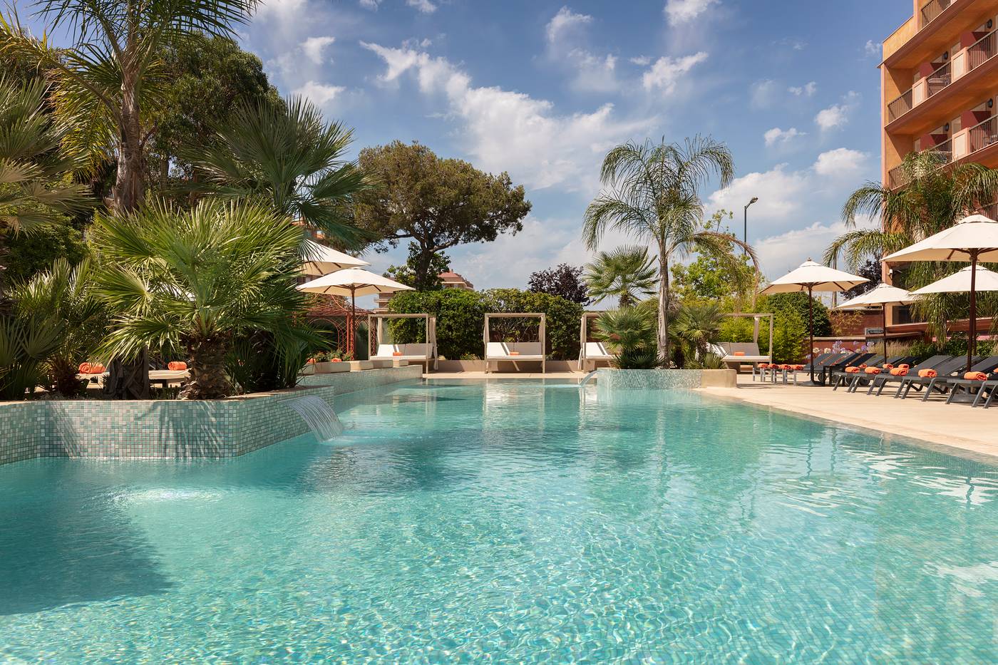 Bondia-Luna-Park-Pool-3