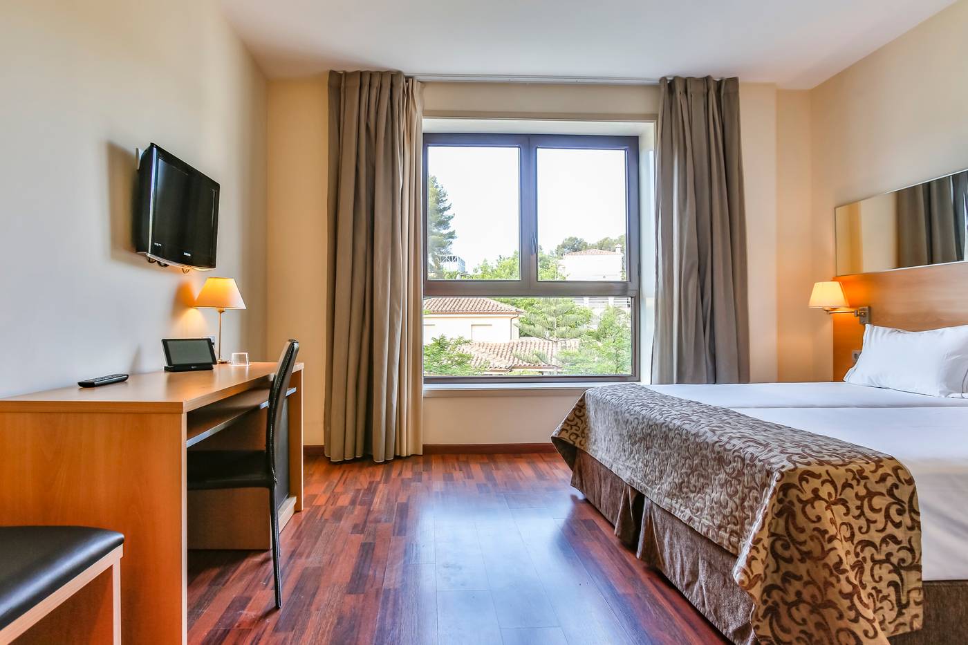 Desitges-Room-11