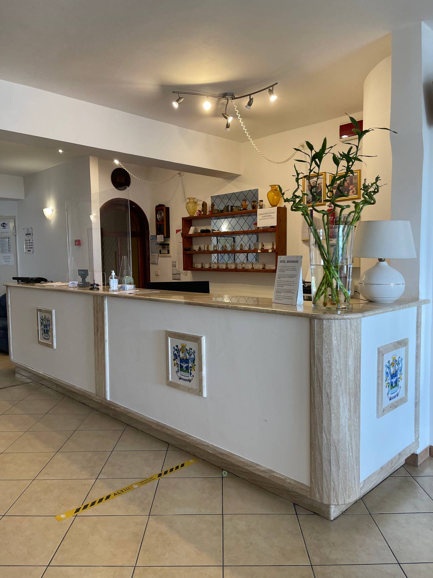 Hotel-Miramare-Garzia-Lobby-30