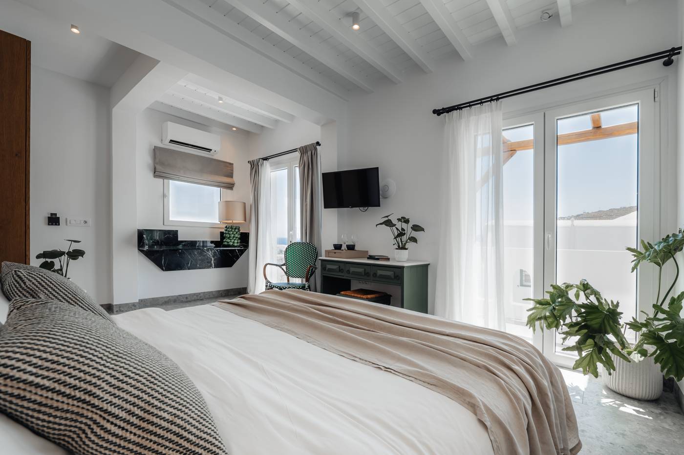 Pelican-Bay---Art-Hotel-Room-19