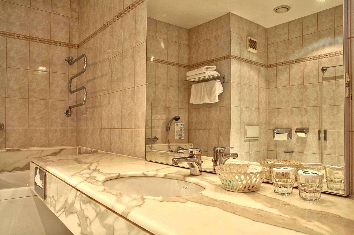 Ambassador-Zlat-----Husa-Room-41