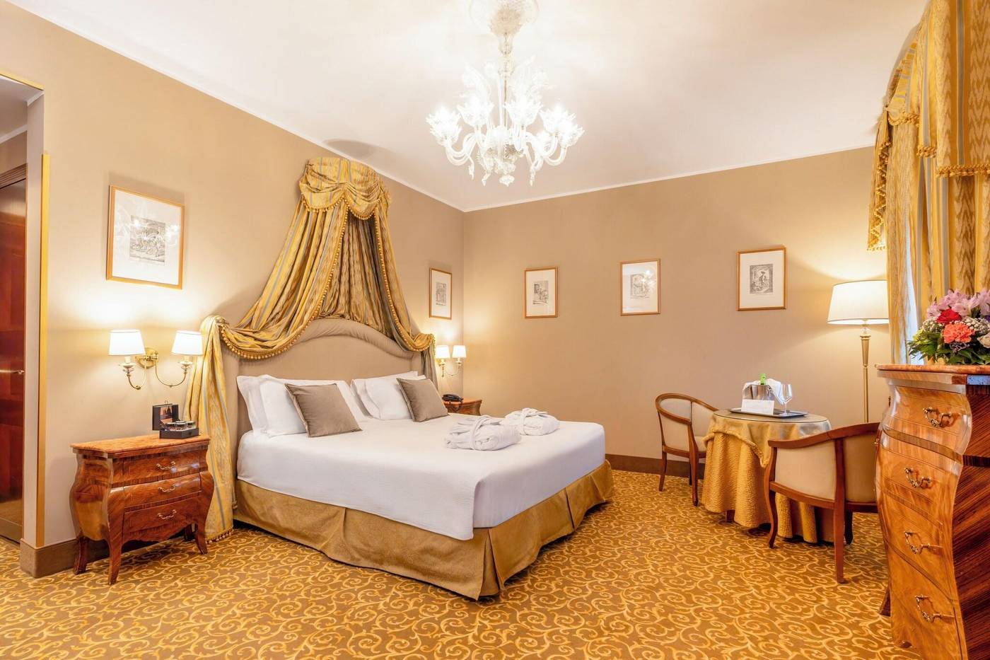 Al-Ponte-Dei-Sospiri-Junior-Suites-Room-2