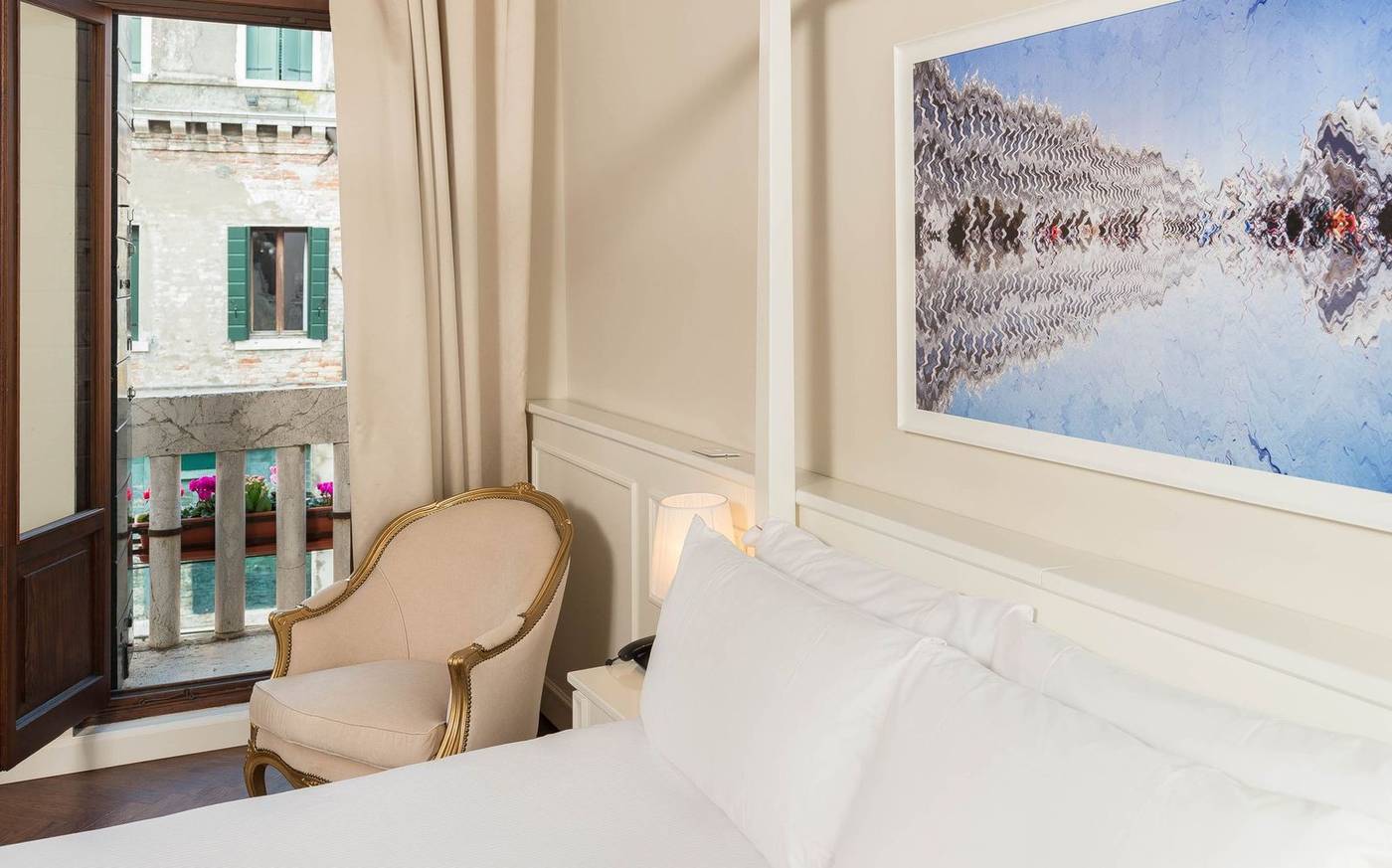 Sonder-Salute-Palace-Room-12