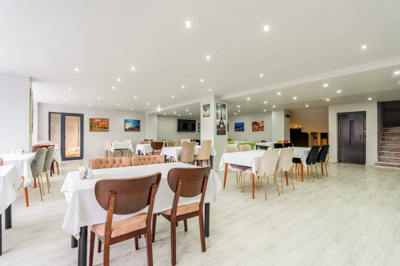 Monezza-Hotel-Restaurant-14